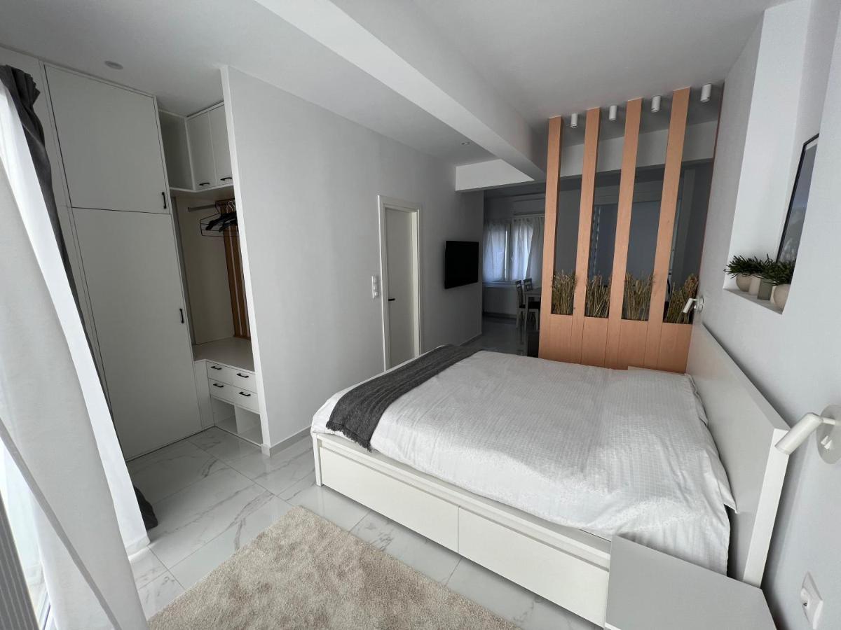 Modern 1-Bedroom Apartment In The City Center Tesalonika Bagian luar foto