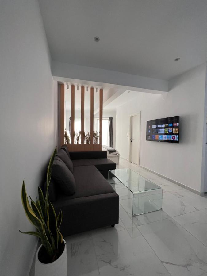 Modern 1-Bedroom Apartment In The City Center Tesalonika Bagian luar foto