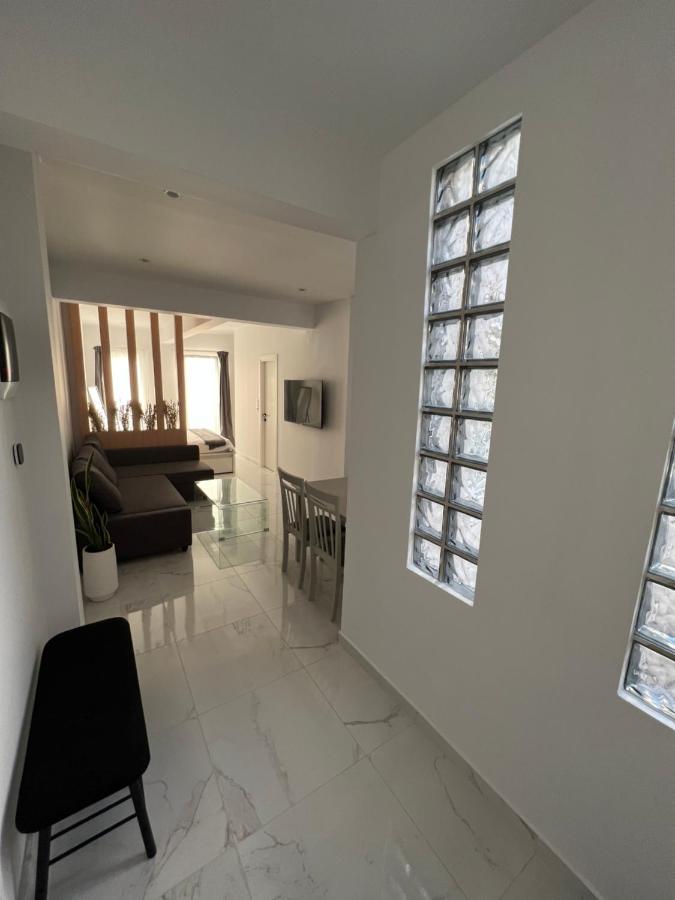 Modern 1-Bedroom Apartment In The City Center Tesalonika Bagian luar foto