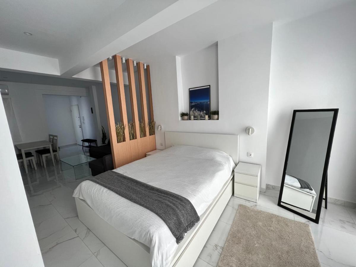 Modern 1-Bedroom Apartment In The City Center Tesalonika Bagian luar foto