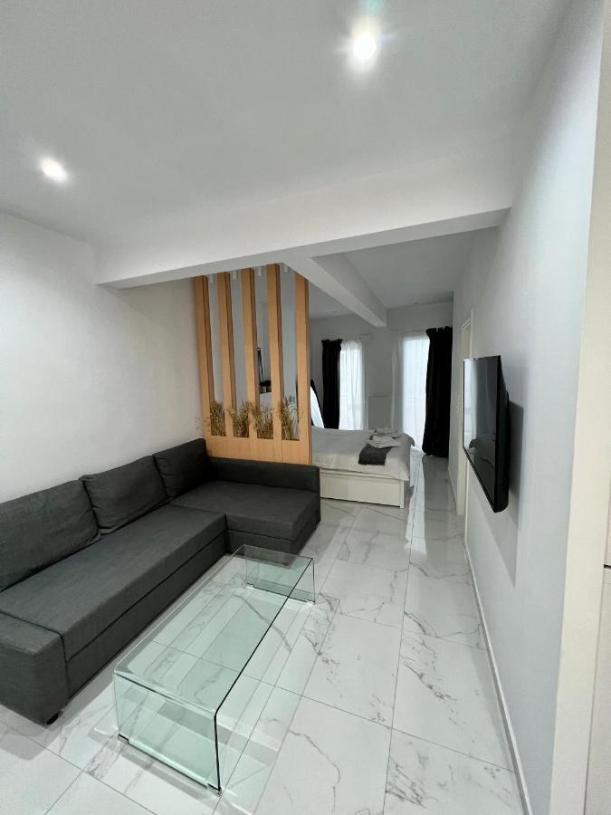 Modern 1-Bedroom Apartment In The City Center Tesalonika Bagian luar foto