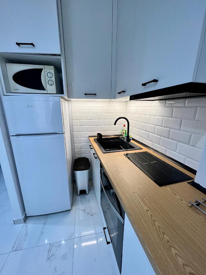 Modern 1-Bedroom Apartment In The City Center Tesalonika Bagian luar foto